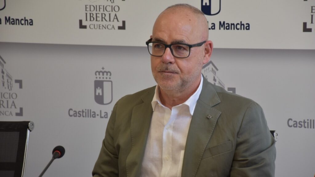 Foto: José Antonio García Carrasco; delegado provincial de la Federación de Salvamento y Socorrismo de Castilla-La Mancha, en el último acto de entrega de nuevos títulos de socorristas 2025 en la Delegación de La JCCM en Cuenca